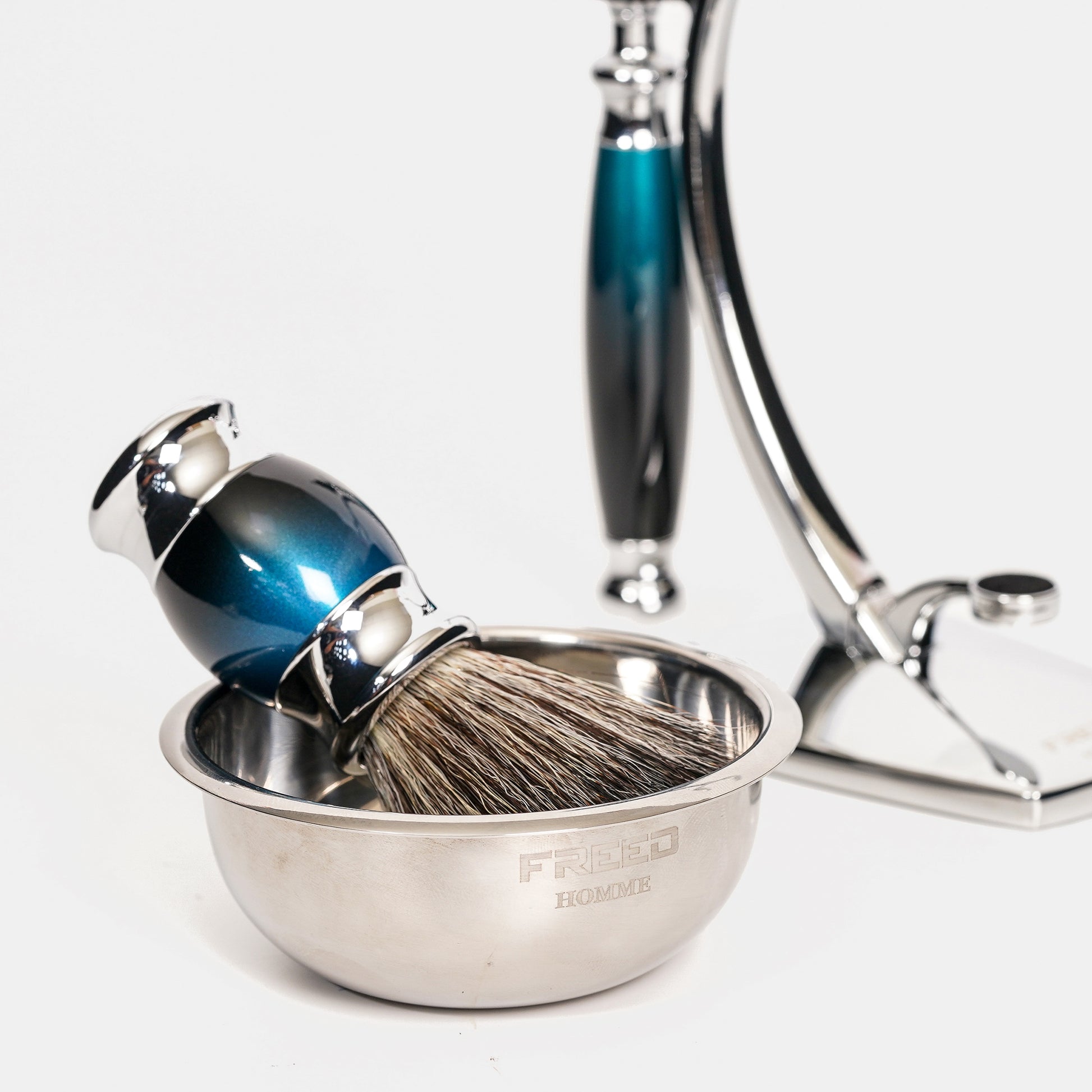 銀河藍，金屬與光澤感，從側面俯視，FREED 客製化刻字。