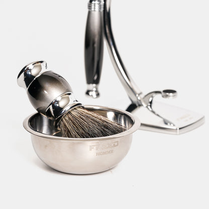 金屬、銀色，特寫角度，FREED 客製化刻字。