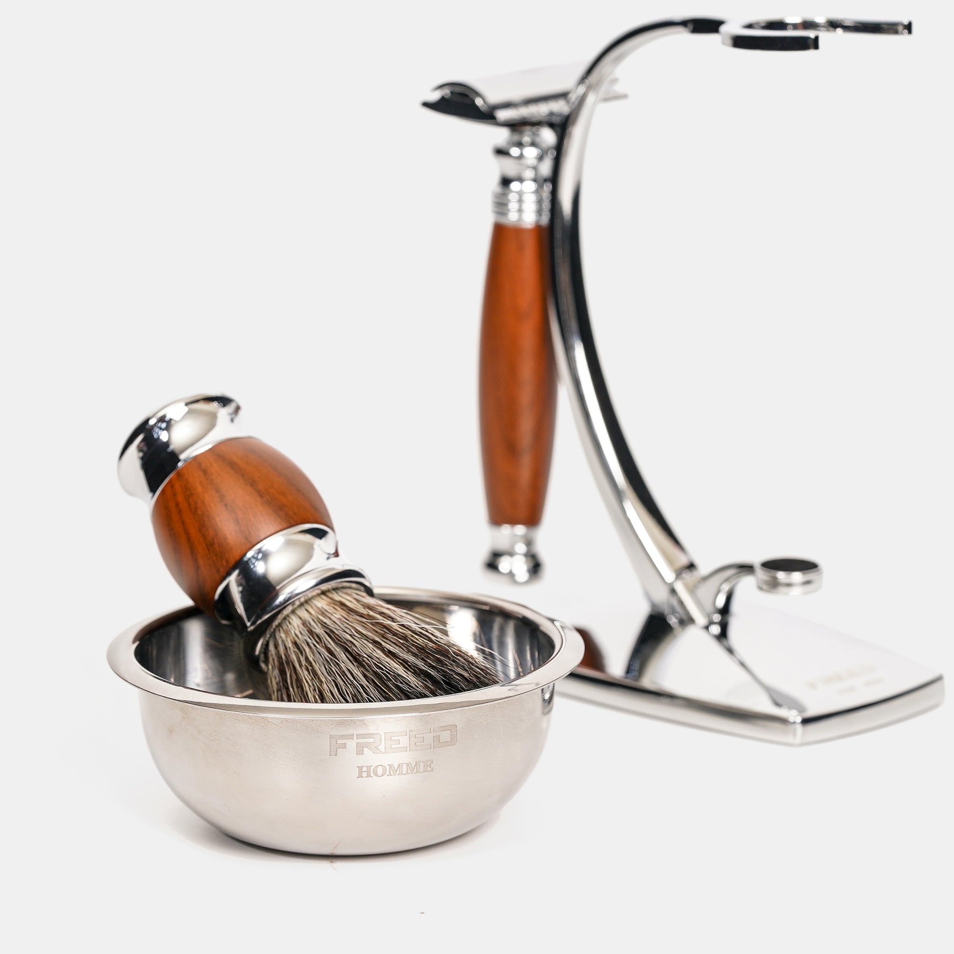 仿胡桃木刮鬍梳、碗，金屬亮澤，FREED客製化刻字。