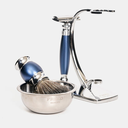 金屬、時尚藍，近乎平面角度，展現绅士風範。FREED 客製化刻字