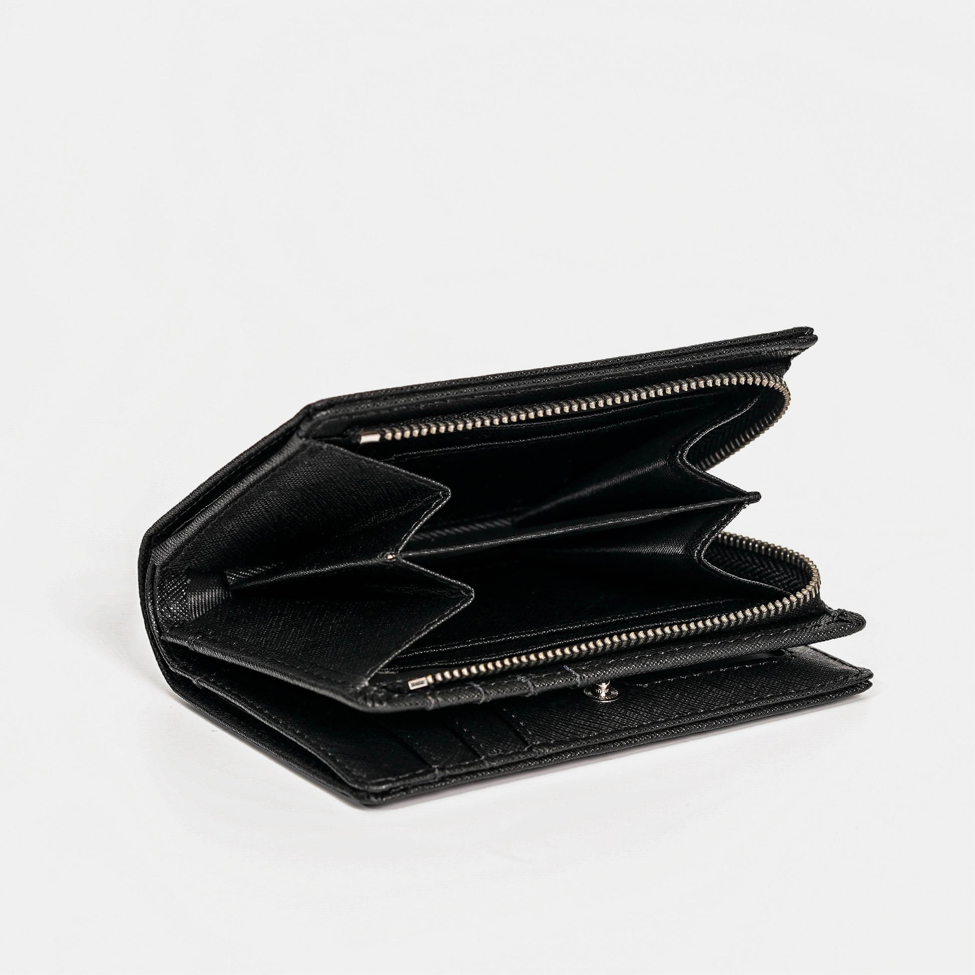 黑色Saffiano十字紋皮夾，側邊展現，FREED 客製化刻字