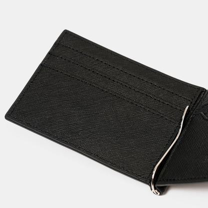 Saffiano黑十字紋牛皮，側面視角，白色背景。FREED客製化刻字。