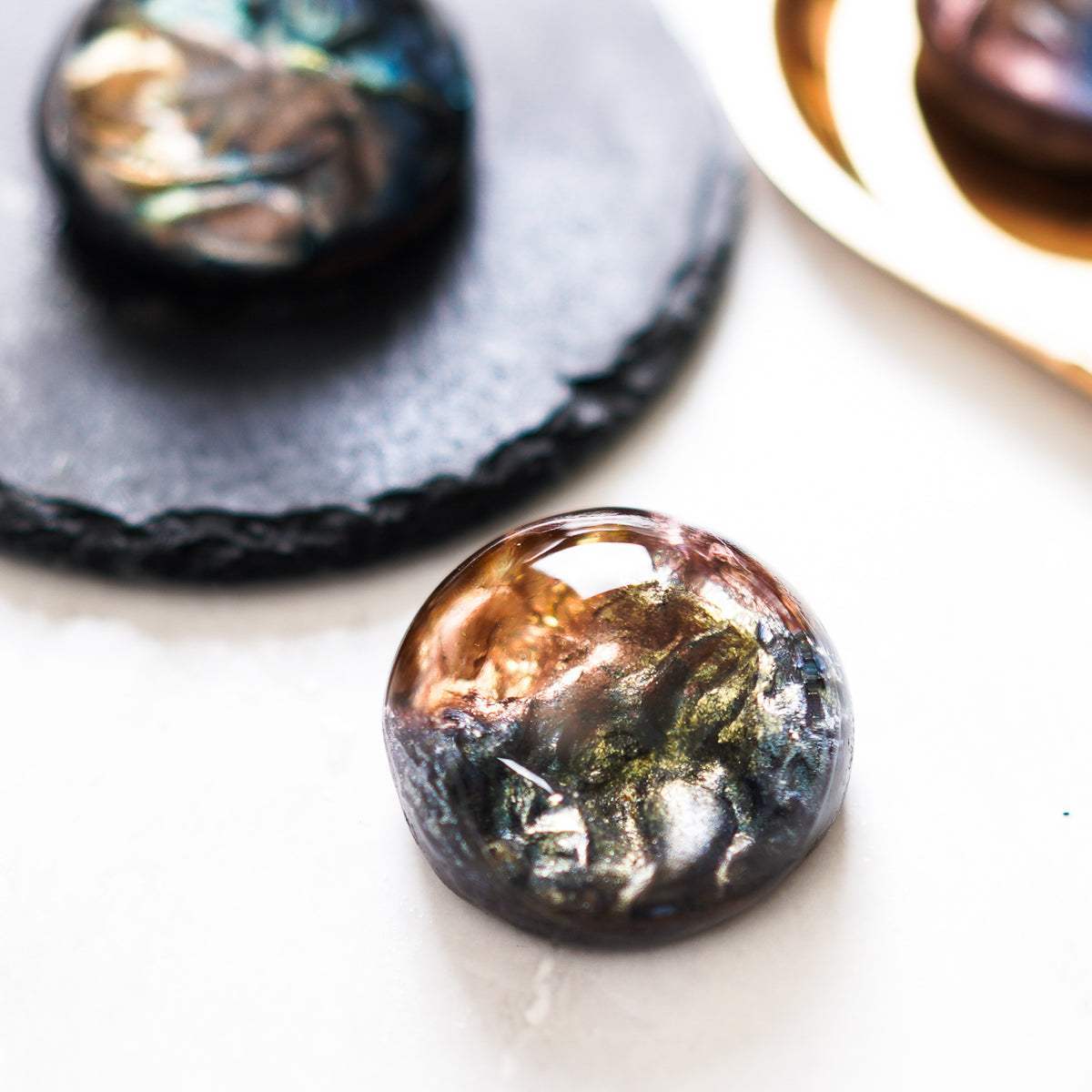 迷幻寶石手工皂，奢華色彩，側拍，FREED 客製化刻字