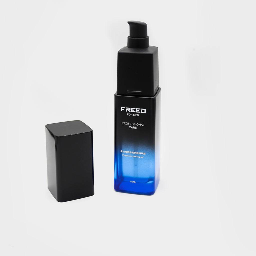 黑色瓶蓋、藍色漸層玻璃瓶身，FREED 客製化刻字