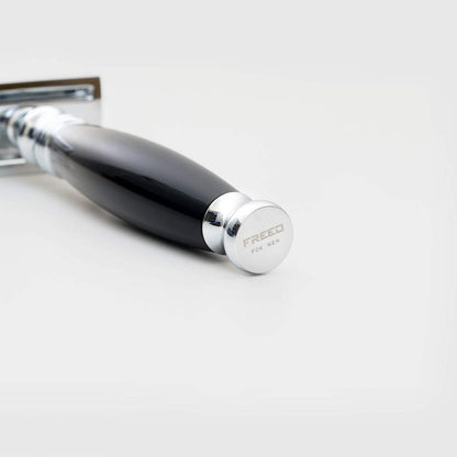 精緻電鍍與亮黑手柄，經典安全剃刀，FREED客製化刻字。