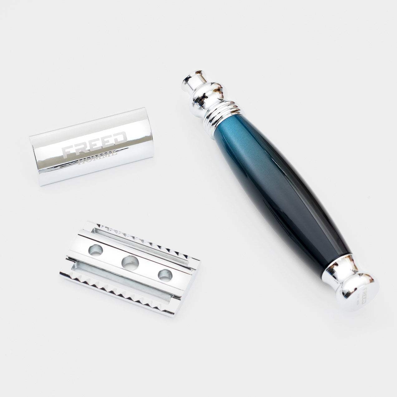 金屬銀河藍復古雙刃刮鬍刀，專業剃鬚體驗。FREED 客製化刻字。