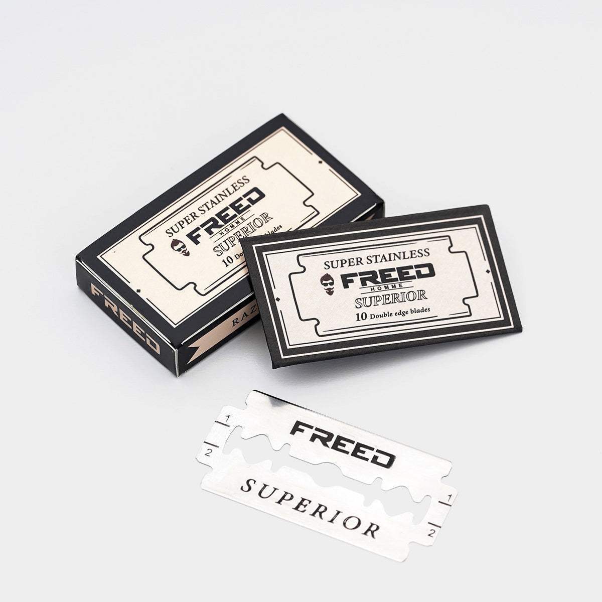 不鏽鋼刀刃，古銅棕包裝，精緻細節，FREED 客製化刻字。