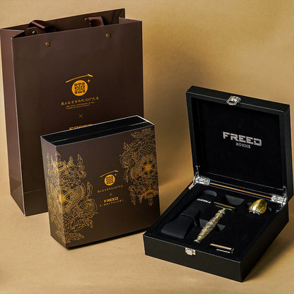 暗色系故宮百年限定刮鬍刀禮盒，附提袋，FREED 客製化刻字。