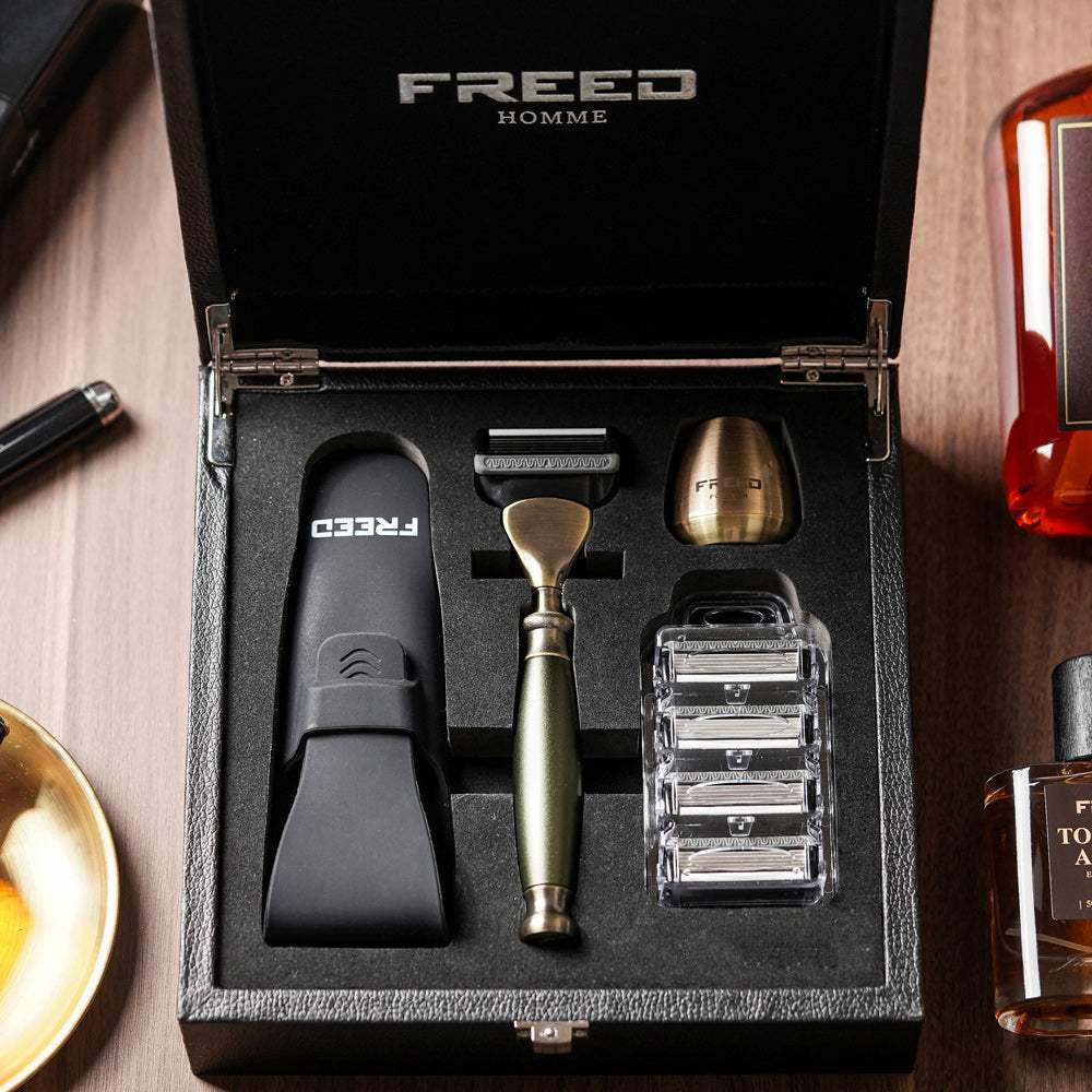 古銅質感大地綠，五刀式刮鬍刀，FREED 客製化刻字。