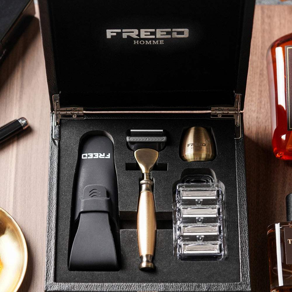 古銅色刮鬍刀，展現紳士品味。FREED 客製化刻字