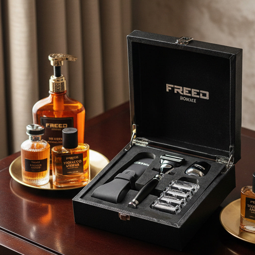 尊爵四件組五刀式刮鬍刀禮盒，極致黑。FREED 客製化刻字。