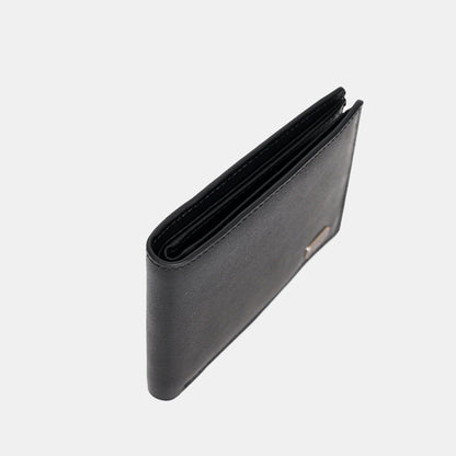 黑色頭層納帕真皮短夾，斜側視角，FREED 客製化刻字