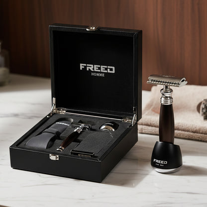 【FREED】尊爵四件組雙刃安全刮鬍刀禮盒 - 馬鞍棕 商品情境展示