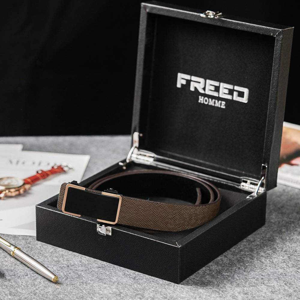 頭層牛皮咖啡金自動皮帶，禮盒展示。FREED 客製化刻字