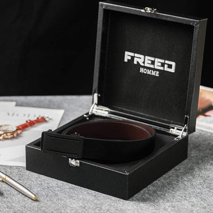 黑色頭層牛皮皮帶，禮盒展示，FREED客製化刻字。