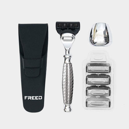 FREED尊爵四件組，銀色鍍鎳浮雕刮鬍刀、收納套、底座、刀頭。FREED 客製化刻字