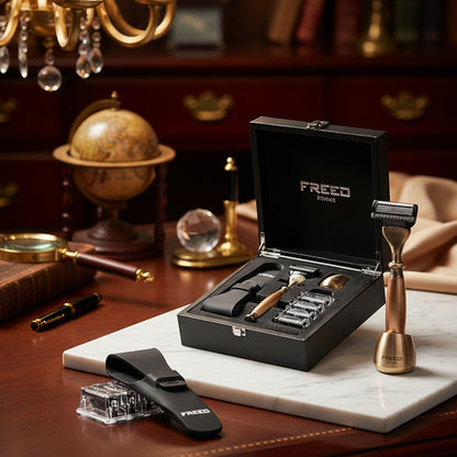 古銅色材質，尊爵四件組，展現經典書房場景。FREED 客製化刻字。