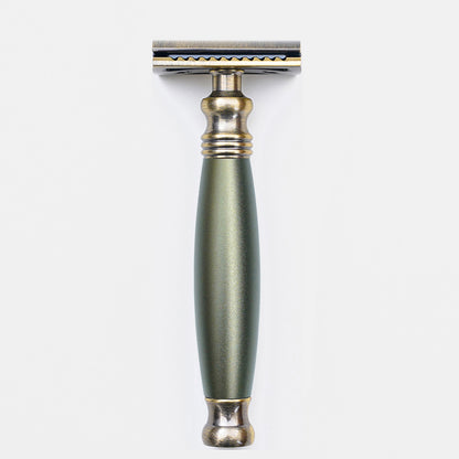 金屬復古雙刃刮鬍刀，大地綠色，優雅的角度，打造男士儀容。FREED 客製化刻字。