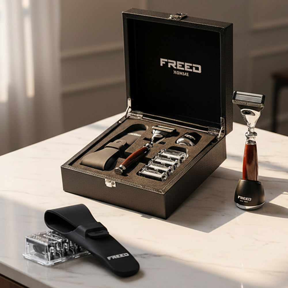 尊爵四件組，仿紫紅檀木刮鬍刀，FREED 客製化刻字。