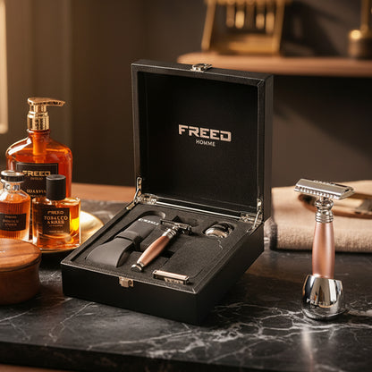 FREED 【兩週年特仕款】尊爵四件組雙刃刮鬍刀禮盒 - 玫瑰金 商品情境展示