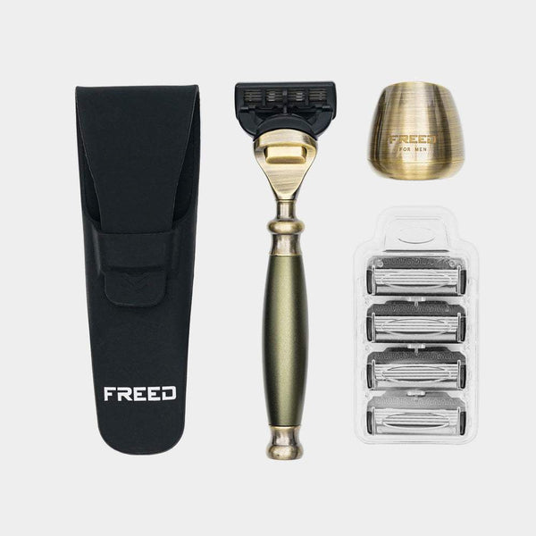 古銅材質大地綠刮鬍刀，舒適貼合，FREED 客製化刻字。